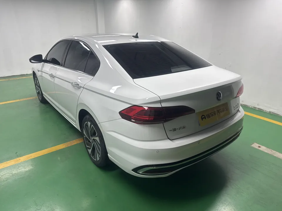 Volkswagen Bora Bora 2023 300TSI DSG Premium Edition 2024 — thumbnail 2