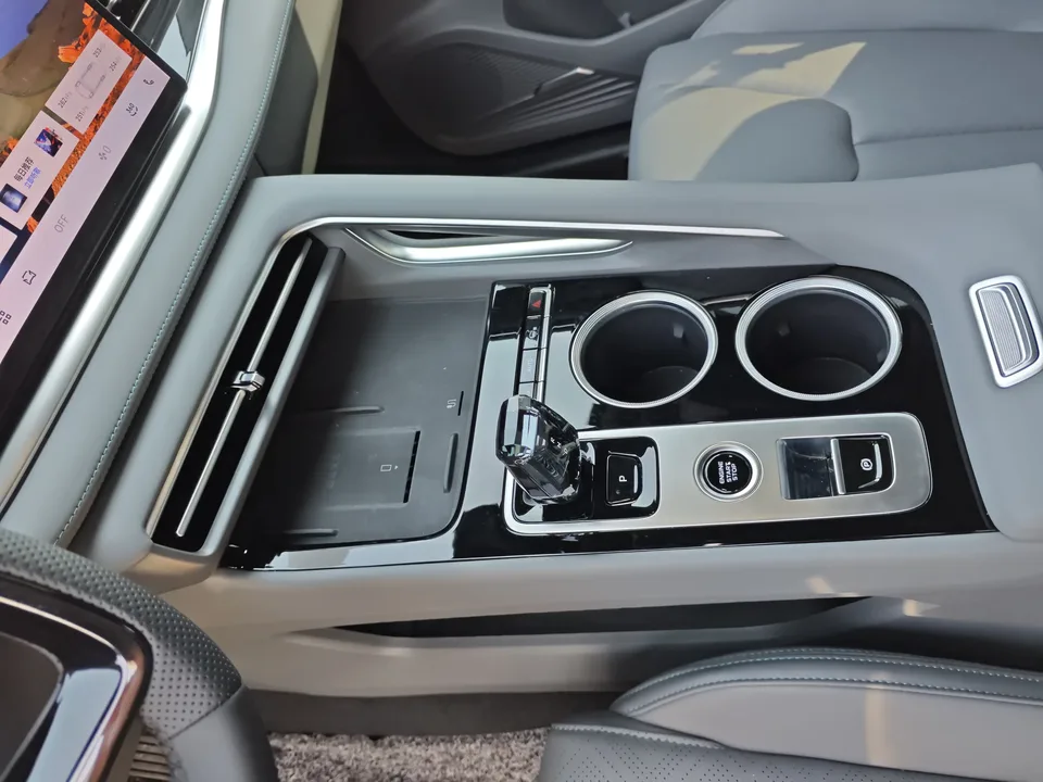 Geely Atlas Boyue 2026 1.5TD Beautiful 2026 — thumbnail 3