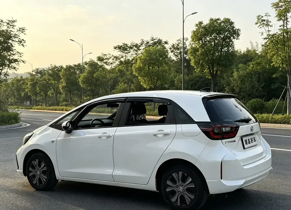 Honda FIT Fit 2022 1.5L CVT Trendy Sunroof Edition 2022 — миниатюра 4