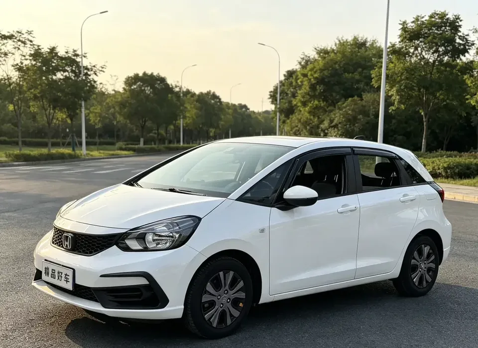 Honda FIT Fit 2022 1.5L CVT Trendy Sunroof Edition 2022 — photo 1, buy with delivery to Moscow