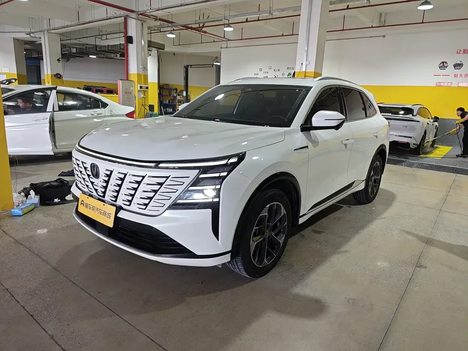 Changan CS75PLUS Changan CS75 PLUS 2025 The fourth generation 1.5T New Blue Whale Smart Premium 2024 — photo 1, buy with delivery to Moscow