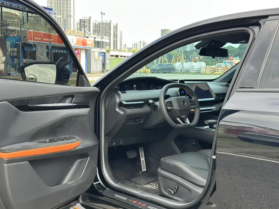 Changan UNI-V Changan UNI-V 2023 1.5T Sports Edition 2023 — thumbnail 5
