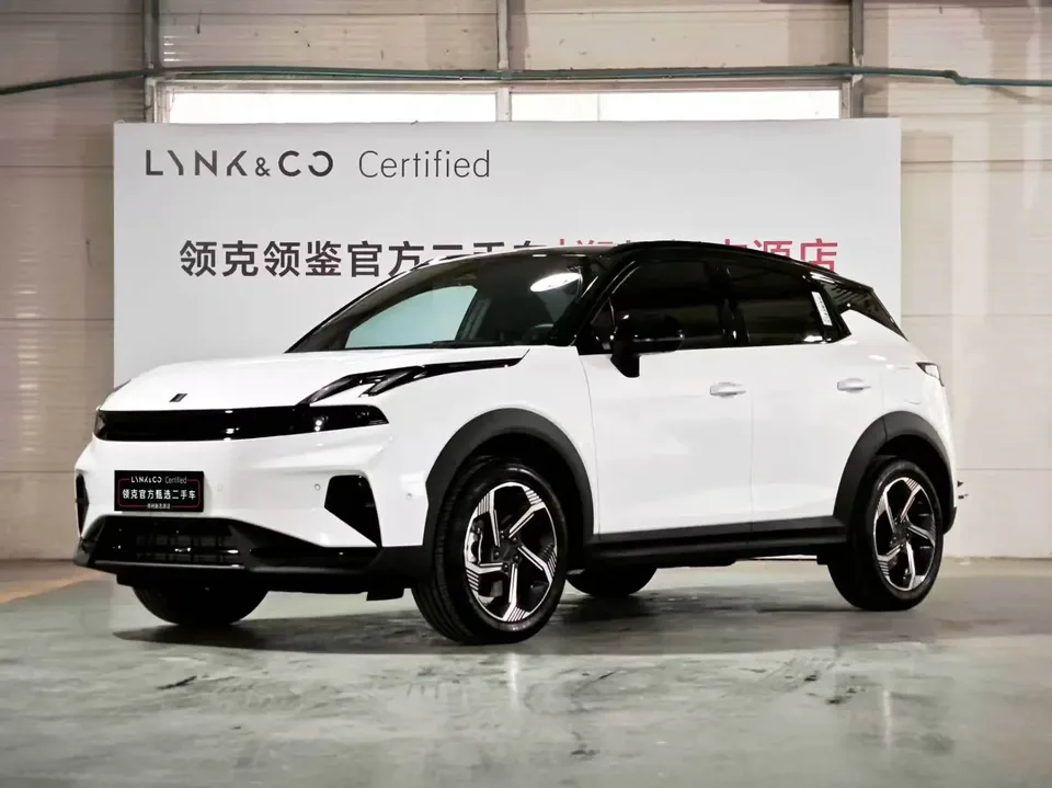 Lynk & Co 06 Lynk & Co 06 2025 Renew 1.5T Halo 2025 — фото 1, купить с доставкой в Москву