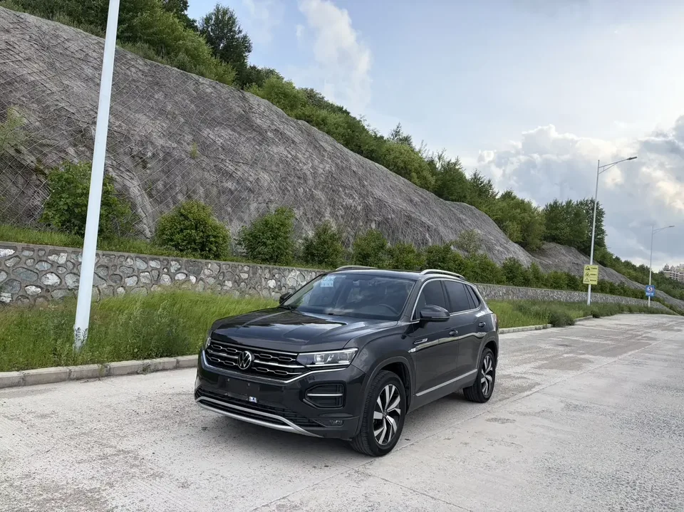 Volkswagen Tayron Tanyue 2022 280TSI 2WD Luxury Smart Edition 2022 — photo 1, buy with delivery to Moscow