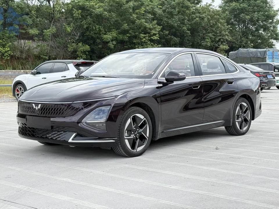 Wuling Starlight PHEV Wuling Starlight PHEV 2025 150km Intelligent Advanced 2026 — photo 1, buy with delivery to Moscow