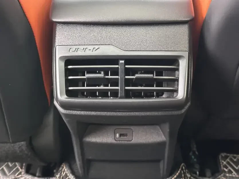 Changan UNI-V Changan UNI-V 2024 1.5T Premium Sports 2024 — thumbnail 4
