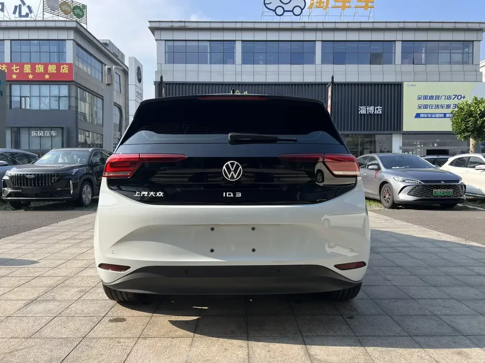 Volkswagen ID.3 Volkswagen ID.3 2023 Upgraded Pure Smart Edition 2023 — thumbnail 2