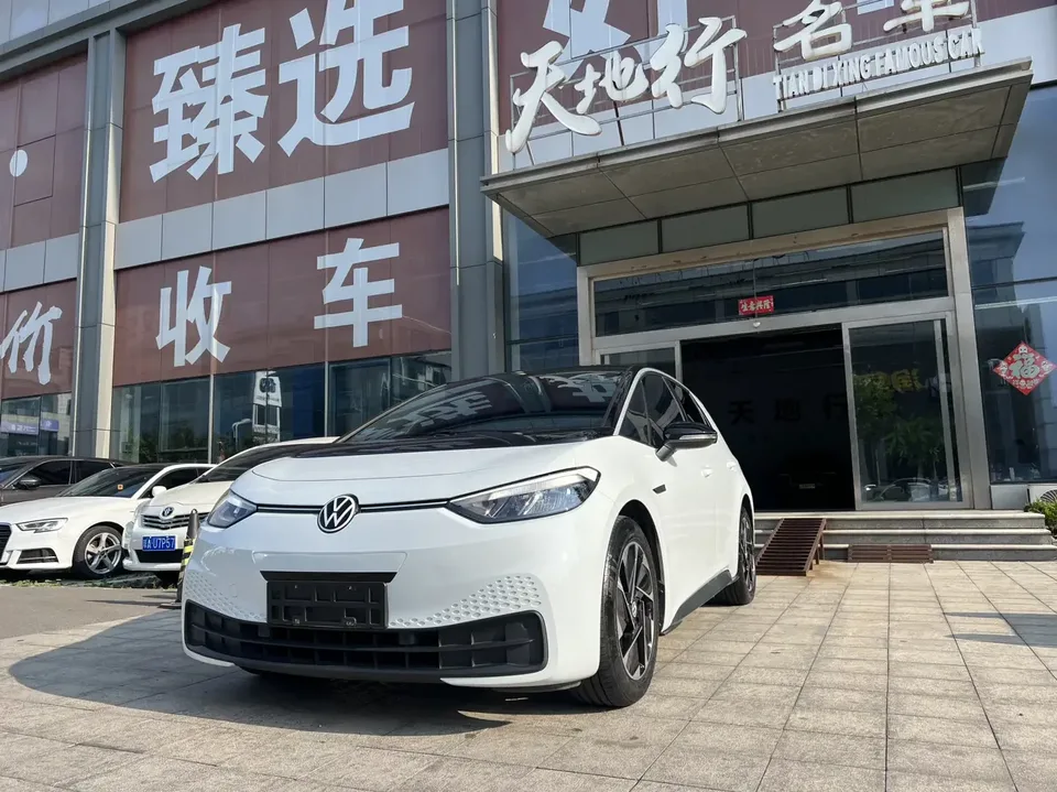 Volkswagen ID.3 Volkswagen ID.3 2023 Upgraded Pure Smart Edition 2023 — photo 1, buy with delivery to Moscow