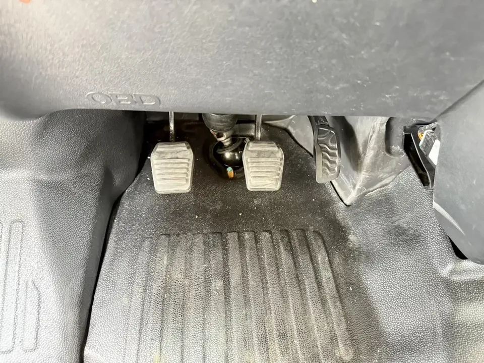 Jiangling Fushun Fushun 2023 2.0T manual diesel mid-axle mid-top commercial multi-purpose passenger car 6 seats 2024 — thumbnail 5