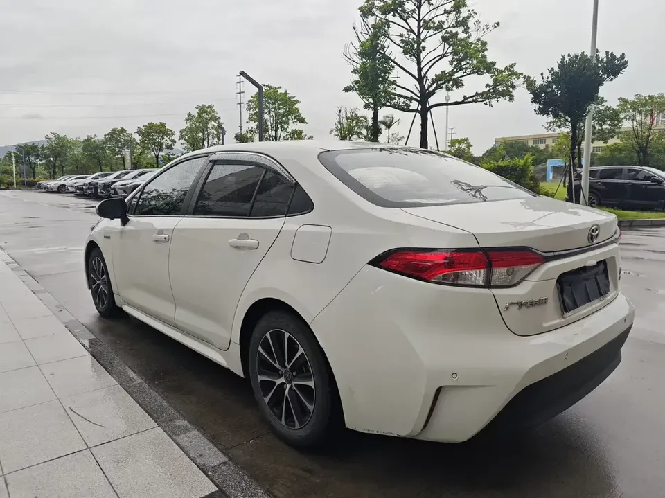 Toyota Levin Lei Ling 2023 Hybrid 1.8L Leading Edition 2023 — миниатюра 4