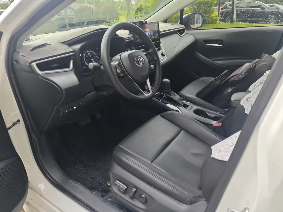 Toyota Levin Lei Ling 2023 Hybrid 1.8L Leading Edition 2023 — миниатюра 5