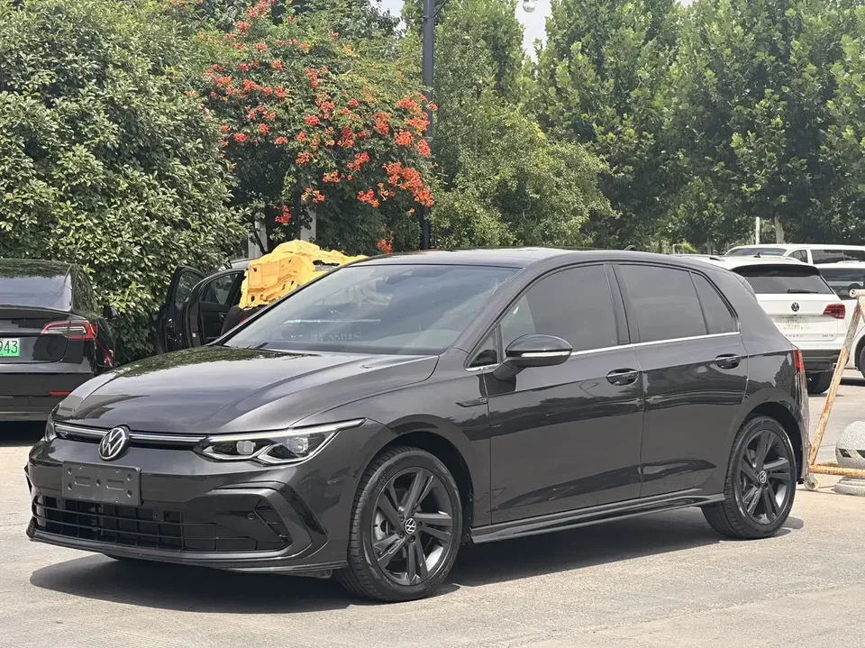 Volkswagen Golf golf 2023 280TSI DSG R-Line Lite 2023 — photo 1, buy with delivery to Moscow