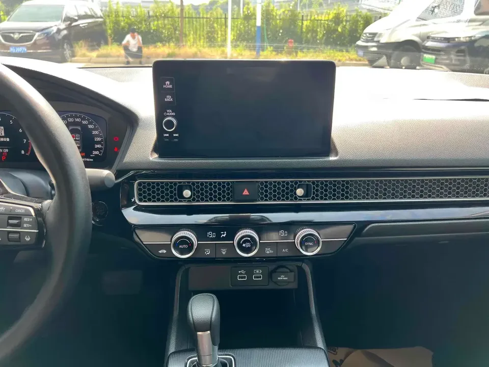 Honda Integra Style 2023 240TURBO CVT Tech Edition 2023 — thumbnail 3