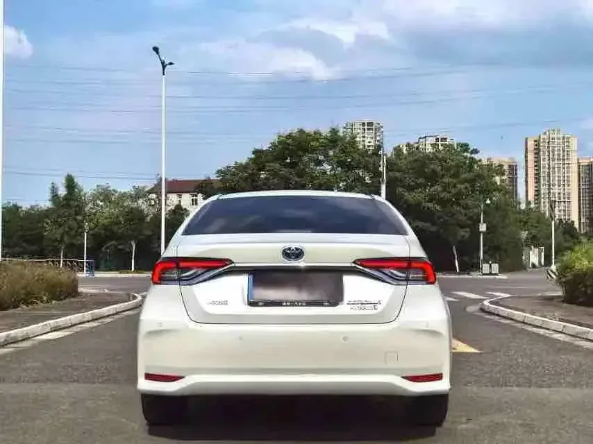 Toyota Corolla Corolla 2021 Dual Engine 1.8L E-CVT Elite Edition 2022 — миниатюра 2