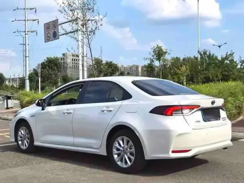Toyota Corolla Corolla 2021 Dual Engine 1.8L E-CVT Elite Edition 2022 — миниатюра 4