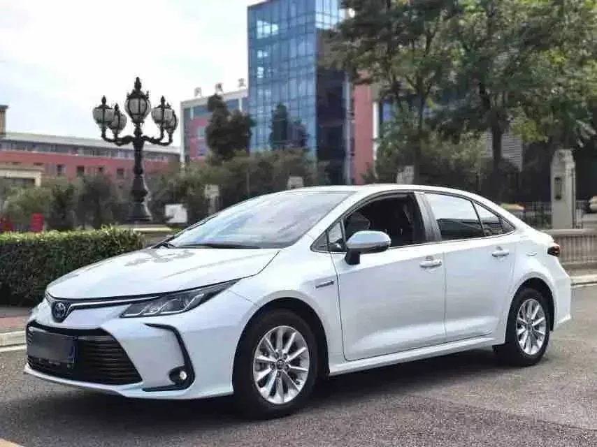 Toyota Corolla Corolla 2021 Dual Engine 1.8L E-CVT Elite Edition 2022 — photo 1, buy with delivery to Moscow