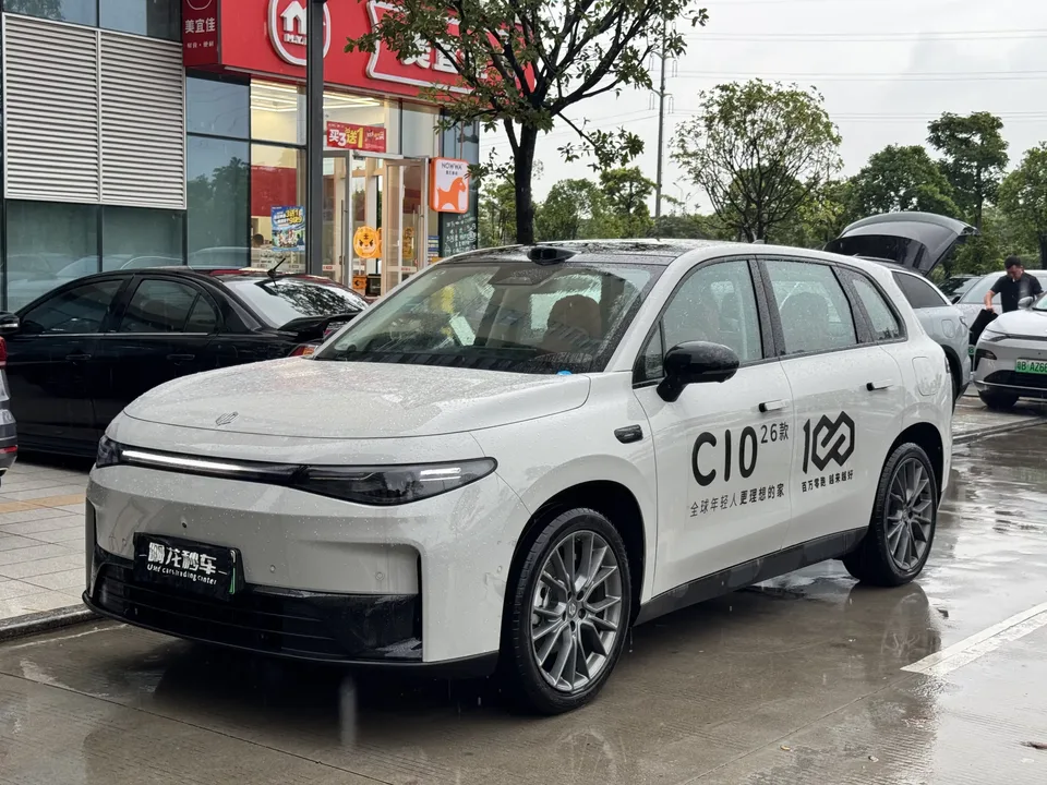 Leapmotor Zero running C10 Zero running C10 2026 Pure electric version 605 LiDAR version 2025 — photo 1, buy with delivery to Moscow