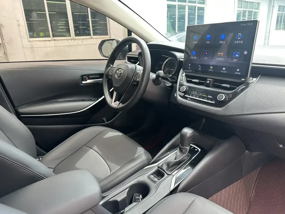 Toyota Corolla Corolla 2021 Dual Engine 1.8L E-CVT Pioneer Edition 2022 — миниатюра 3