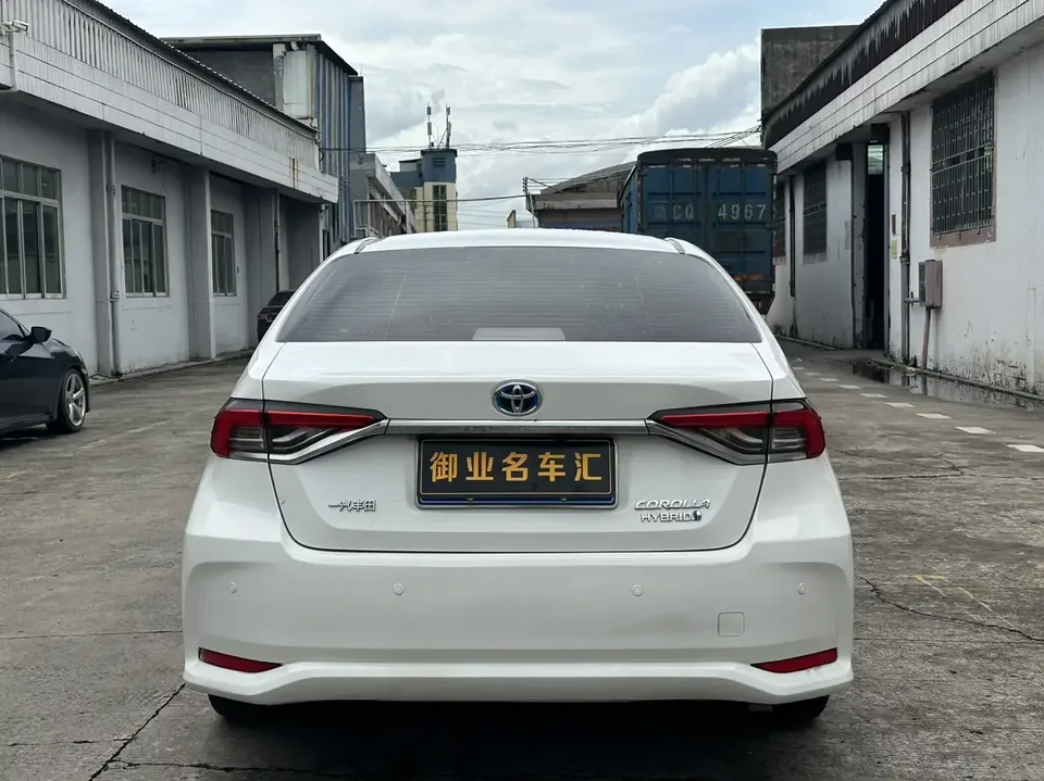 Toyota Corolla Corolla 2021 Dual Engine 1.8L E-CVT Pioneer Edition 2022 — миниатюра 5