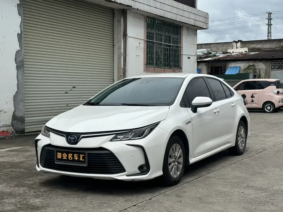 Toyota Corolla Corolla 2021 Dual Engine 1.8L E-CVT Pioneer Edition 2022 — фото 1, купить с доставкой в Москву
