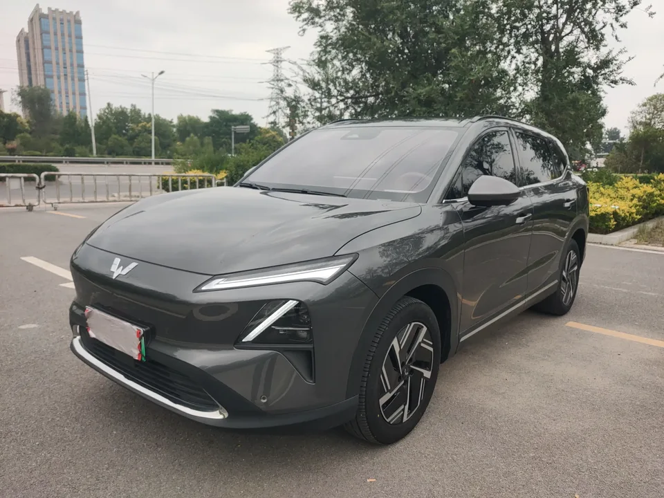 Wuling Starlight S PHEV Wuling Starlight S PHEV 2024 130km Flagship 2024 — photo 1, buy with delivery to Moscow