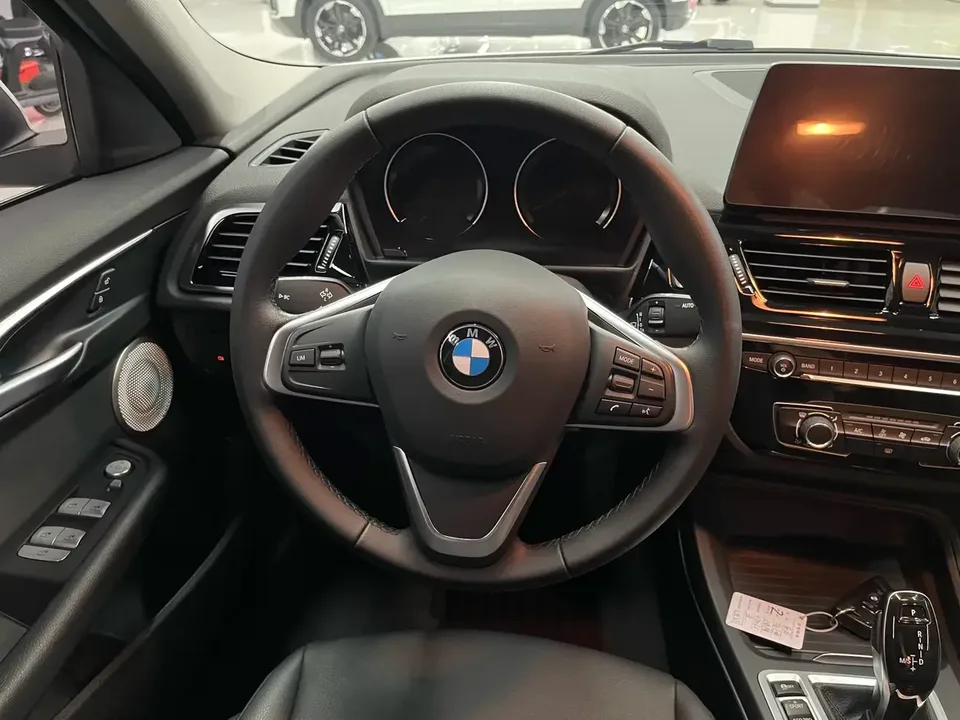 BMW 1 Series BMW 1 Series 2023 120i M Sport 2023 — thumbnail 4