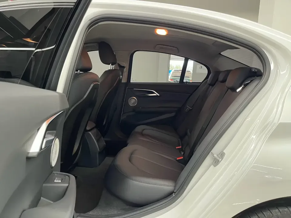 BMW 1 Series BMW 1 Series 2023 120i M Sport 2023 — thumbnail 5