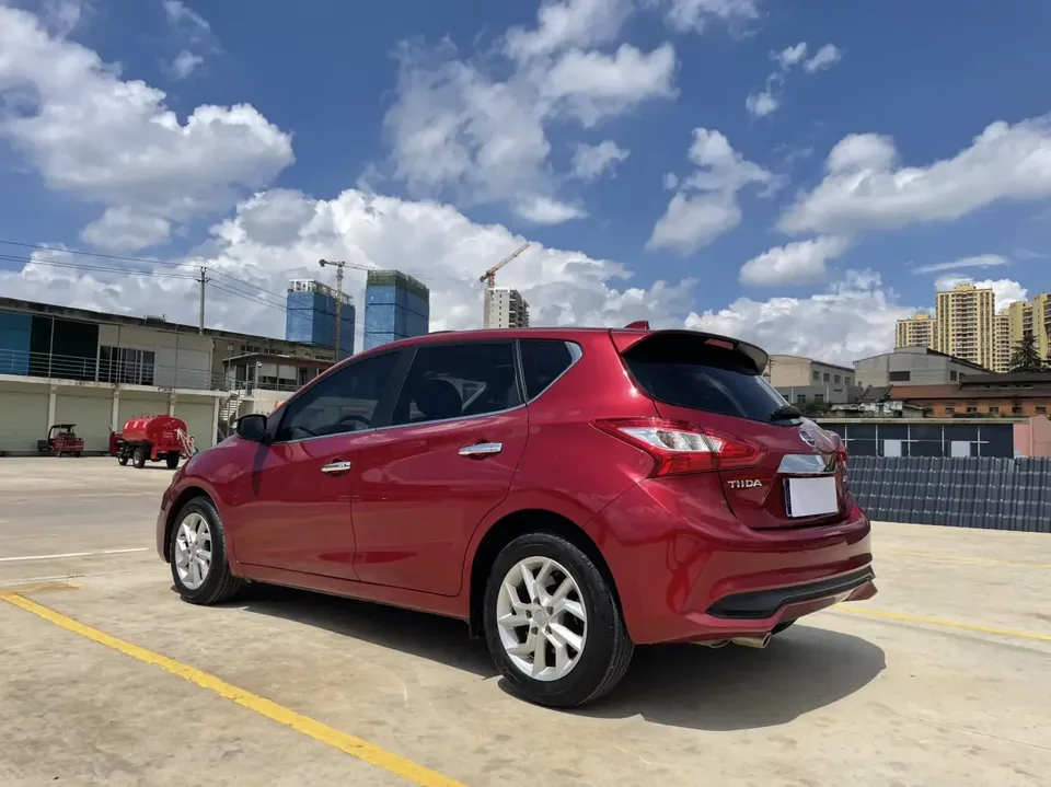 Nissan Tiida Tiida 2023 1.6L CVT Cool Edition 2024 — thumbnail 2