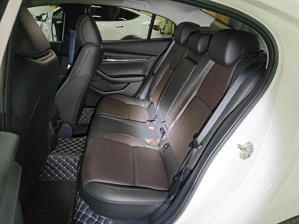 Mazda Axela Mazda3 Angkesela 2023 2.0L Automatic Elegant Edition 2024 — миниатюра 3
