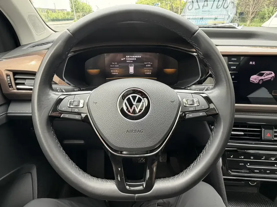 Volkswagen Tharu tuyue 2022 280TSI 2WD Deluxe Edition 2022 — thumbnail 4