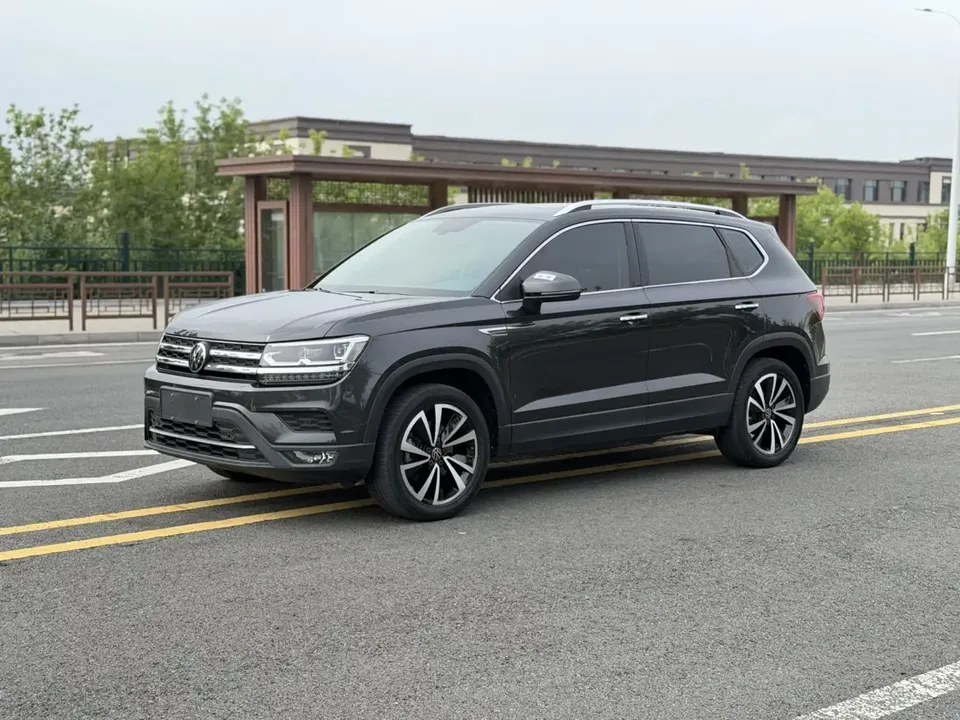 Volkswagen Tharu tuyue 2022 280TSI 2WD Deluxe Edition 2022 — photo 1, buy with delivery to Moscow