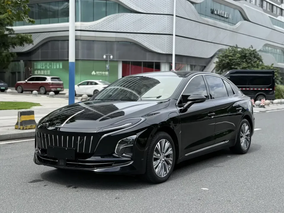 Hongqi E-QM5 Hongqi E-QM5 2024 500km travel version 100kW 2025 — photo 1, buy with delivery to Moscow