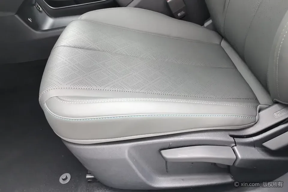 BYD Qin PLUS DM Qin PLUS DM 2025 DM-i Intelligent Driving Version 128KM Progressive 2026 — thumbnail 5
