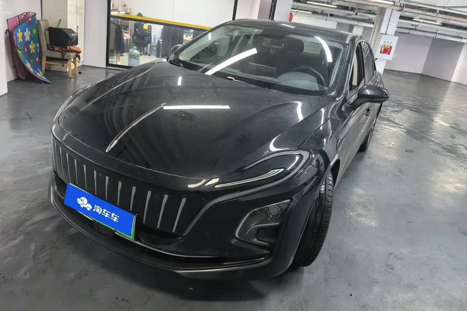 Hongqi E-QM5 Hongqi E-QM5 2024 450km travel version 100kW 2024 — photo 1, buy with delivery to Moscow