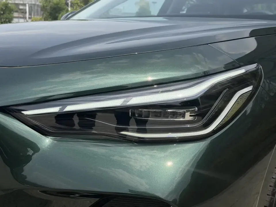 Geely Emgrand emgrand 2026 5th Generation 1.5T DCT Premium 2025 — thumbnail 3