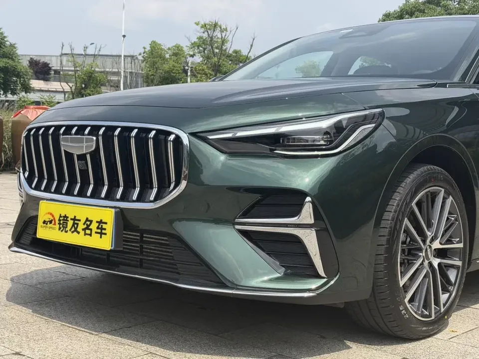 Geely Emgrand emgrand 2026 5th Generation 1.5T DCT Premium 2025 — thumbnail 4