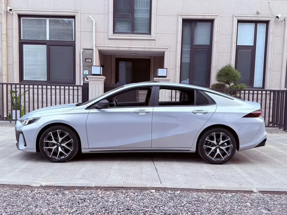 GAC Trumpchi Empow Shadow Leopard 2023 2.0L DHT Intelligent Hybrid 2023 — thumbnail 4