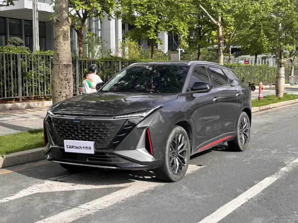 Oshan Changan Auchan Z6 Changan Auchan Z6 2023 Blue Whale 1.5T DCT Zhizun Edition 2024 — photo 1, buy with delivery to Moscow