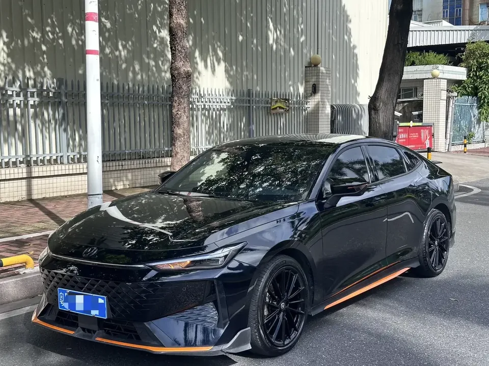 Changan UNI-V Changan UNI-V 2024 1.5T Premium Sports 2024 — photo 1, buy with delivery to Moscow