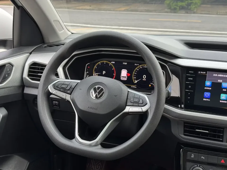 Volkswagen Explore the shadows Explore the shadows 2021 1.5L Automatic 30th Anniversary Edition 2022 — миниатюра 3