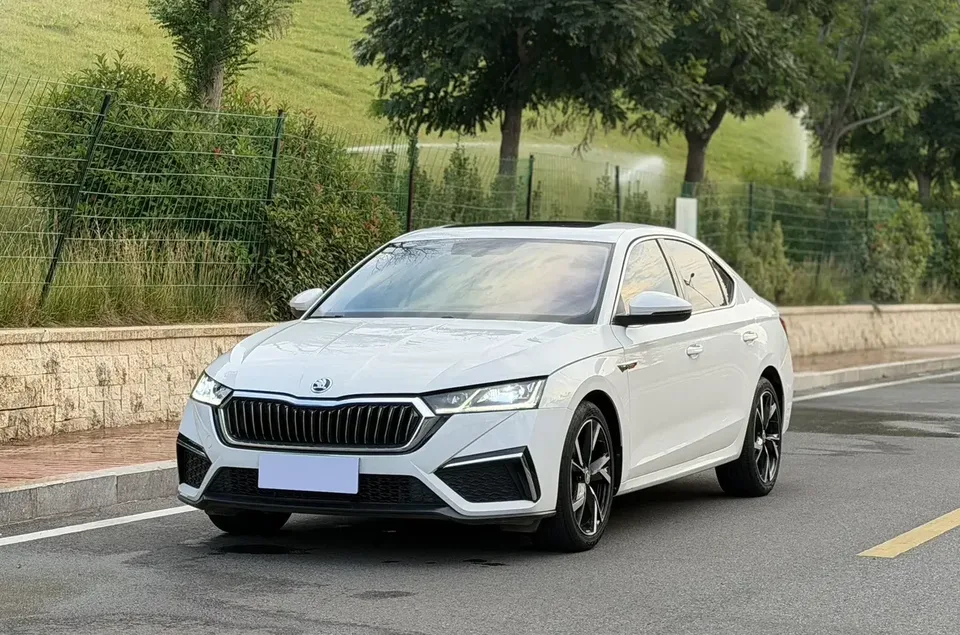 Skoda Octavia Octavia 2022 PRO TSI280 DSG Premium Edition 2022 — photo 1, buy with delivery to Moscow