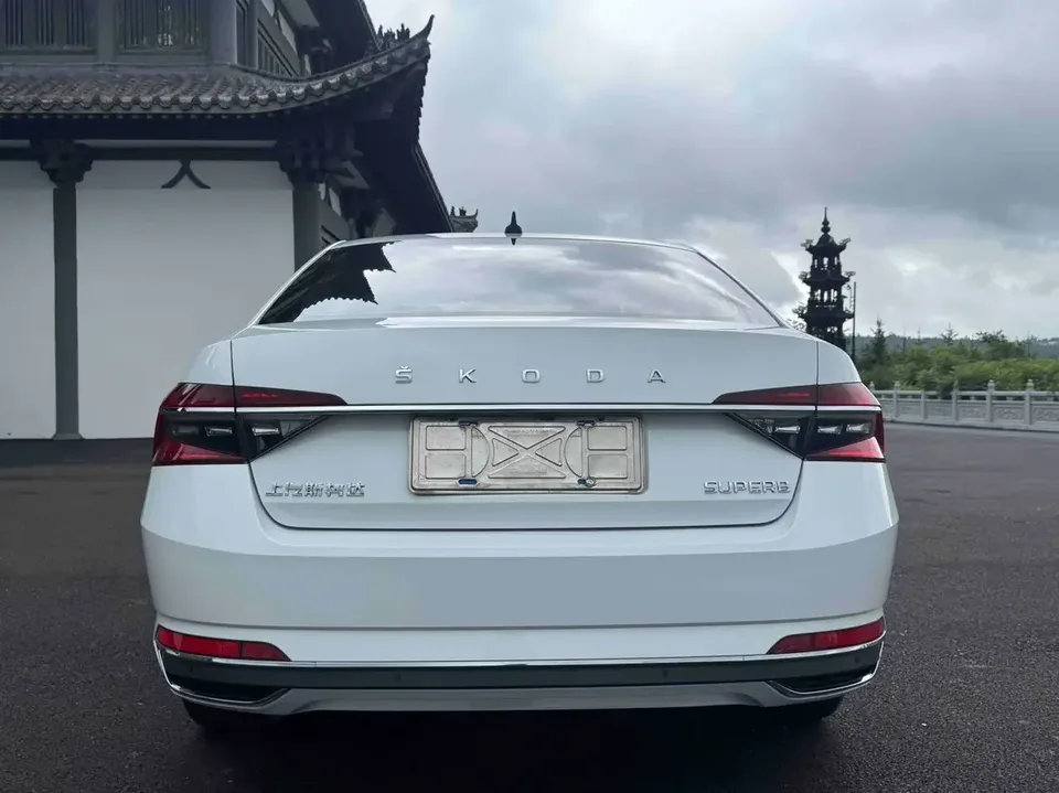 Skoda Superb Speedy 2022 TSI280 DSG Premium Edition 2022 — thumbnail 2