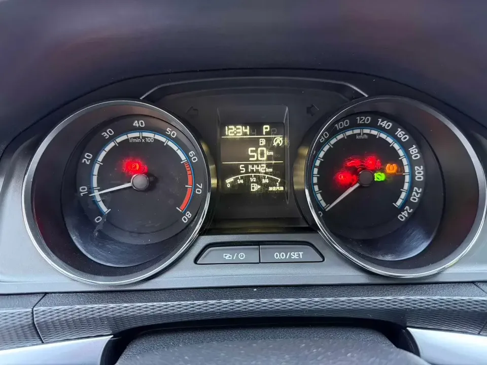 Skoda Comek Comek 2022 1.5L Automatic Comfort Edition 2022 — thumbnail 4