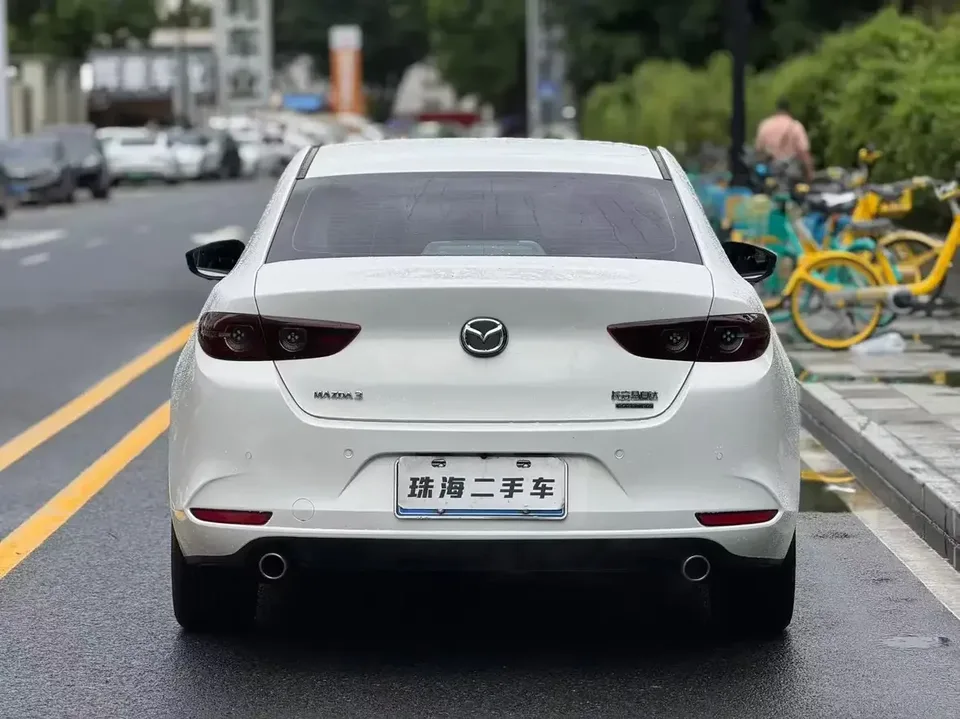 Mazda Axela Mazda3 Angkesela 2023 2.0L Automatic Premium Edition 2024 — thumbnail 2