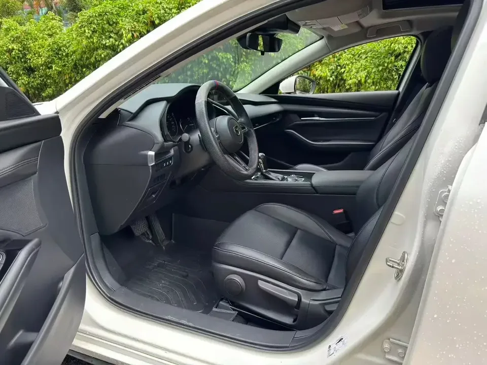 Mazda Axela Mazda3 Angkesela 2023 2.0L Automatic Premium Edition 2024 — thumbnail 3