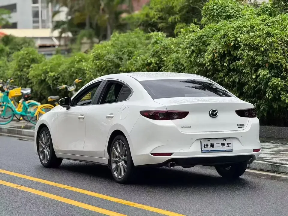 Mazda Axela Mazda3 Angkesela 2023 2.0L Automatic Premium Edition 2024 — thumbnail 4