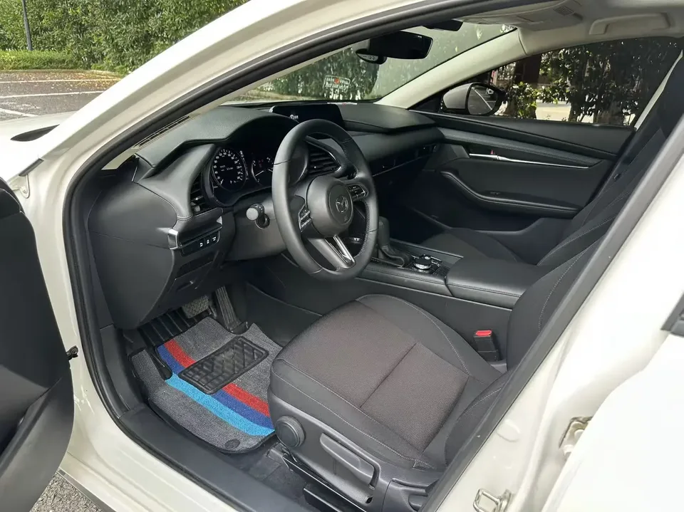 Mazda Axela Mazda3 Angkesela 2023 2.0L Automatic Premium Edition 2023 — thumbnail 4