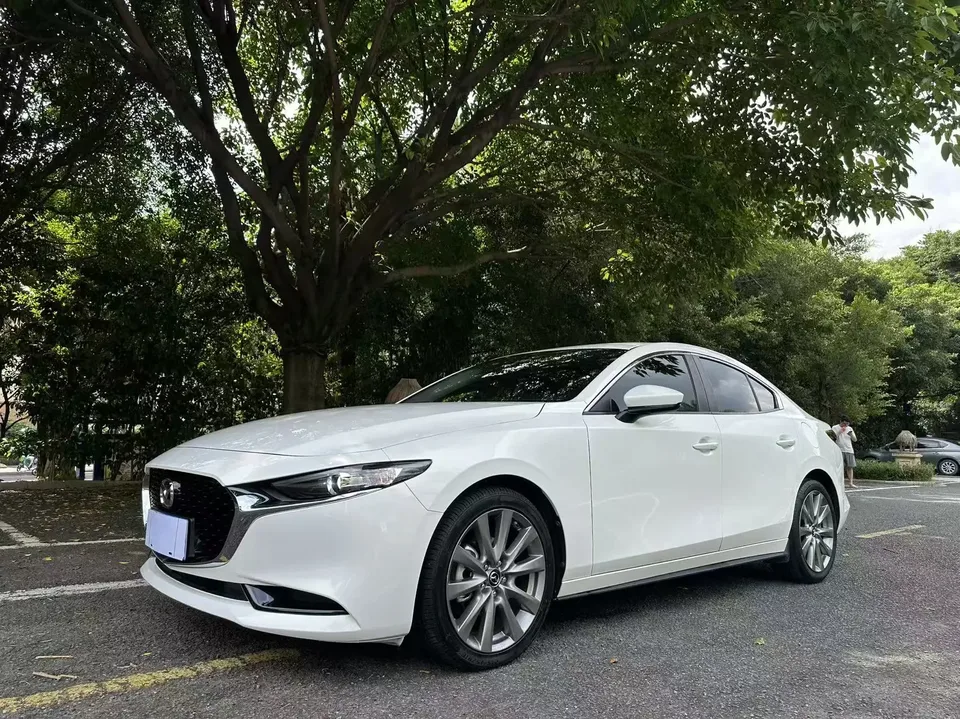 Mazda Axela Mazda3 Angkesela 2023 2.0L Automatic Premium Edition 2023 — photo 1, buy with delivery to Moscow