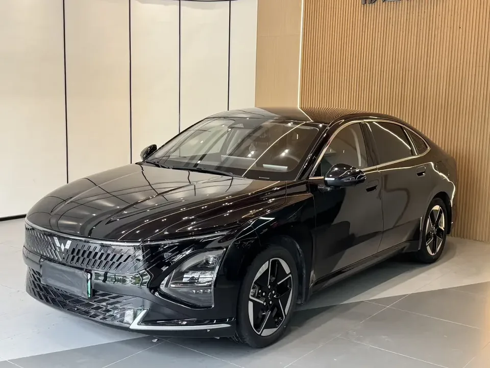 Wuling Starlight PHEV Wuling Starlight PHEV 2024 Co-creation Edition 150 Standard 2024 — photo 1, buy with delivery to Moscow