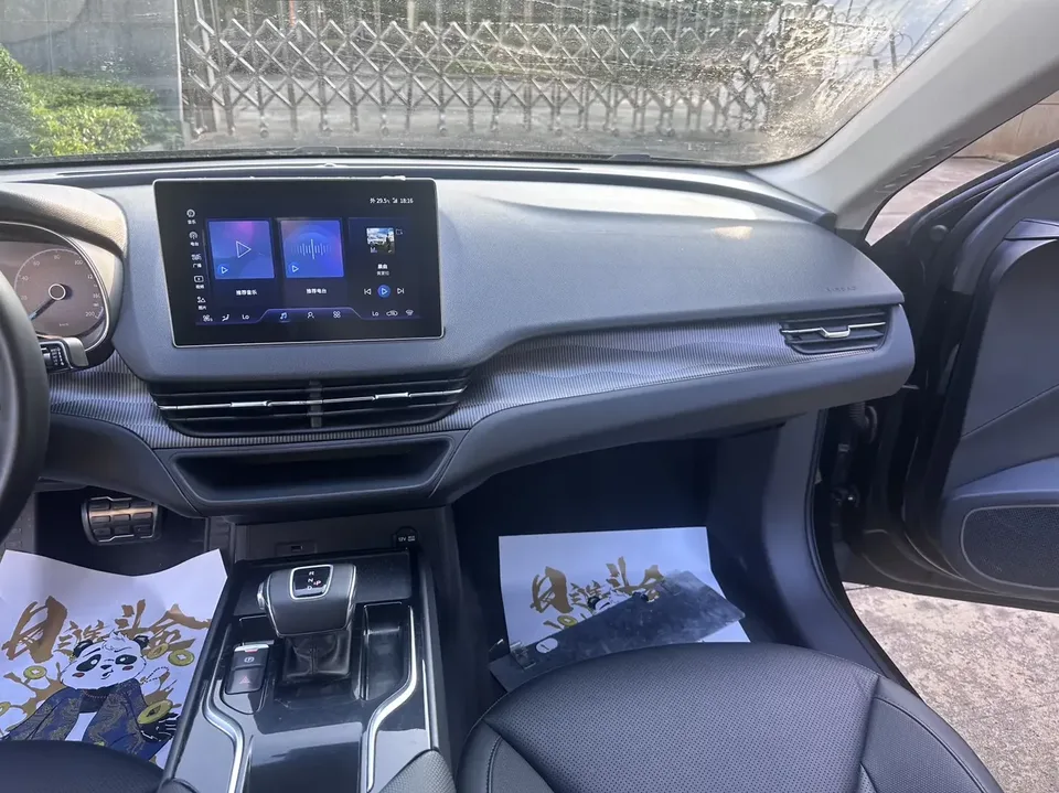 Hongqi E-QM5 Hongqi E-QM5 2024 450km travel version 100kW 2023 — thumbnail 4